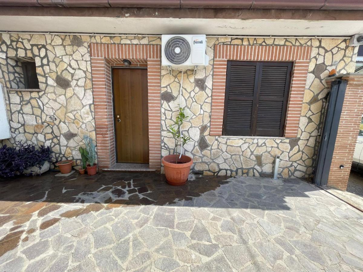 Apartamento Ground Floor Studio - Monolocale Max 2 Ospiti - Fiumicino Aeroporto E Fiera - Self Check-In Exterior foto